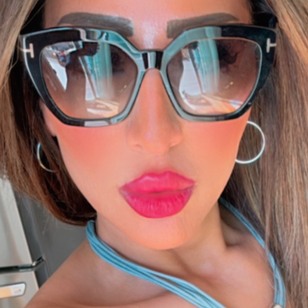 Tom Ford Glossy Black Sunglasses with Case - Picture 2 of 2